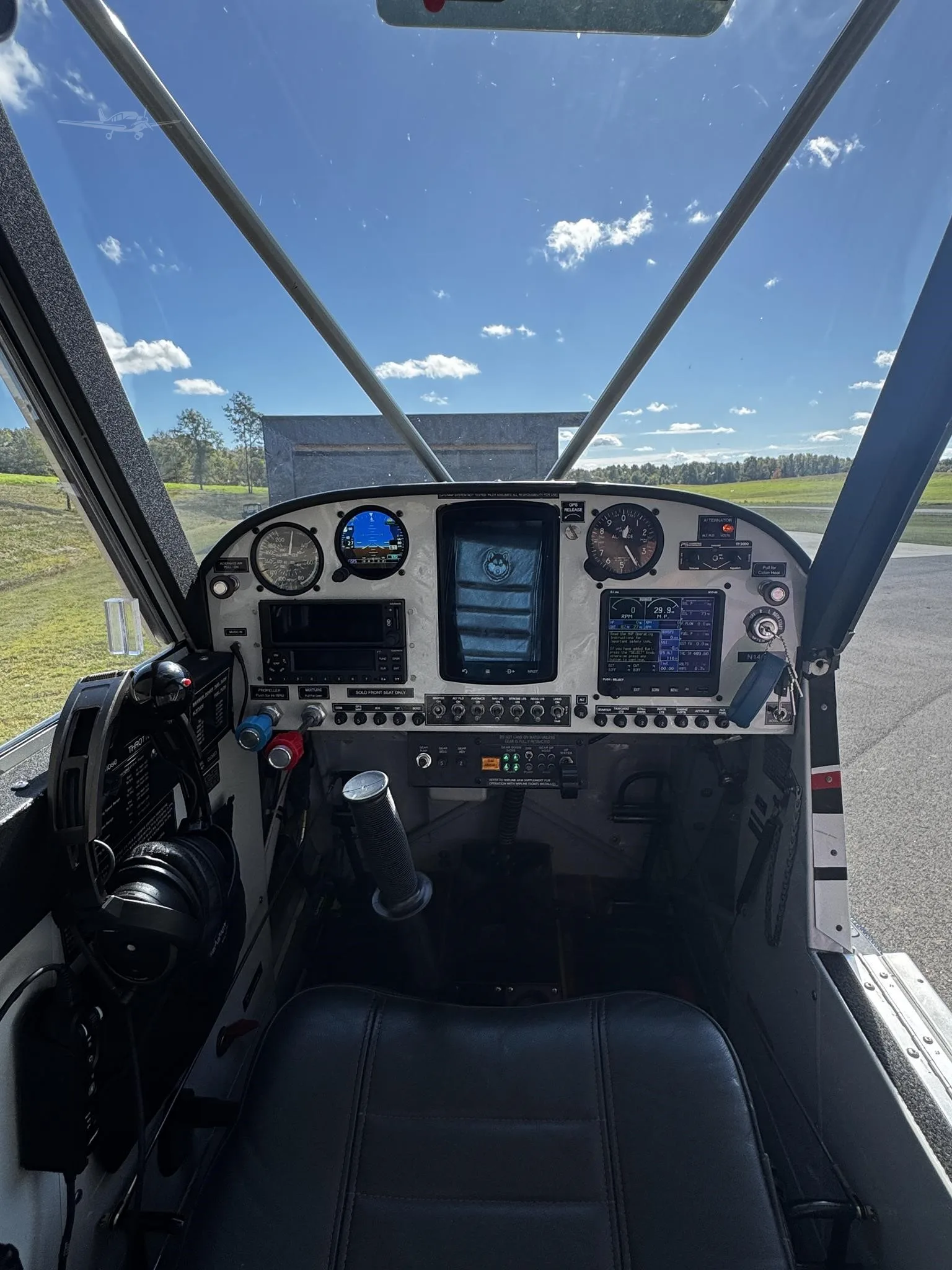 Cockpit and instrument panel of a 2012 AVIAT HUSKY A-1C-200.
