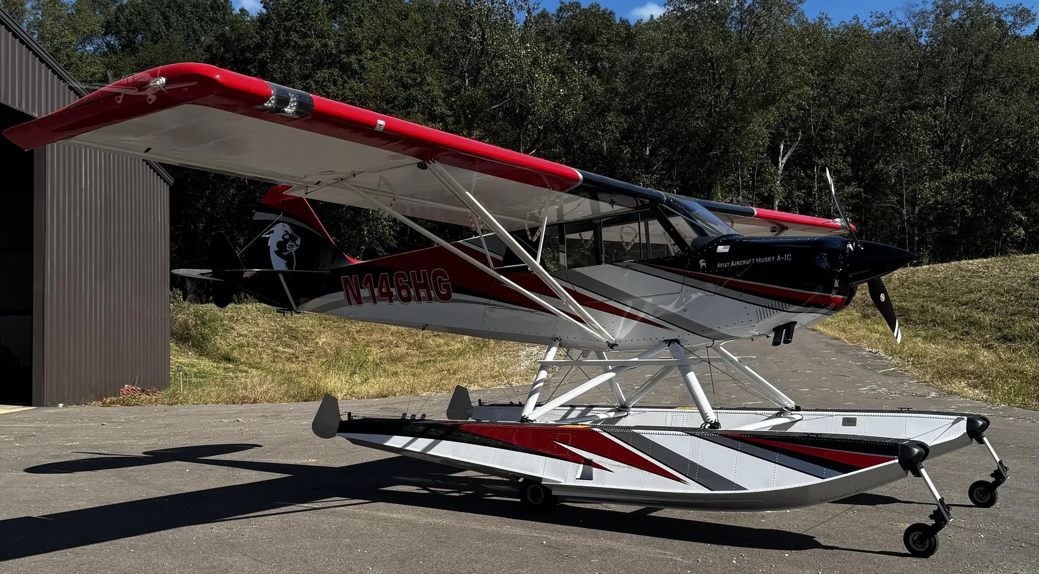 Exterior view of a 2012 AVIAT HUSKY A-1C-200, N146HG.