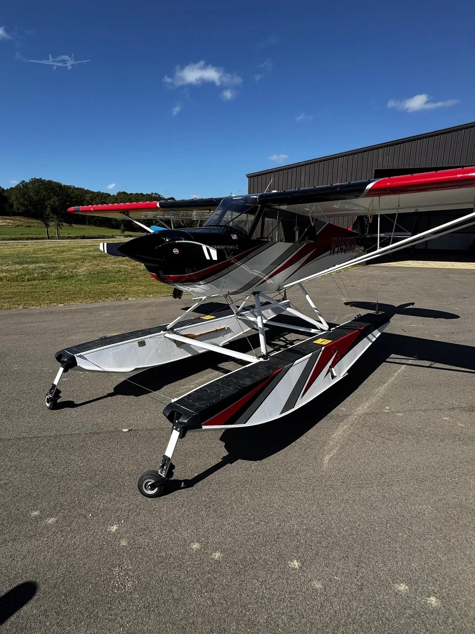 Exterior view of a 2012 AVIAT HUSKY A-1C-200, N146HG.