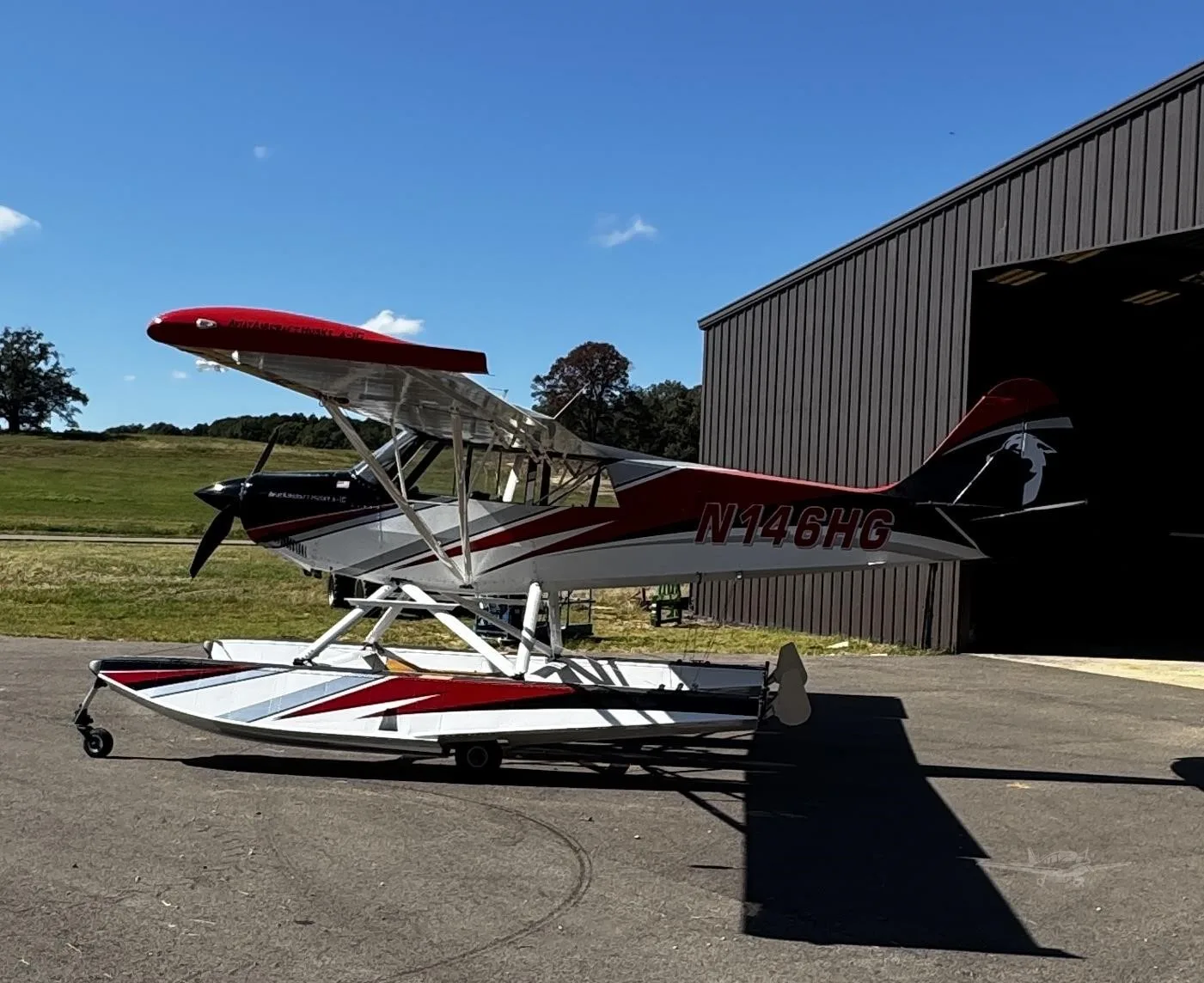 Exterior view of a 2012 AVIAT HUSKY A-1C-200, N146HG.