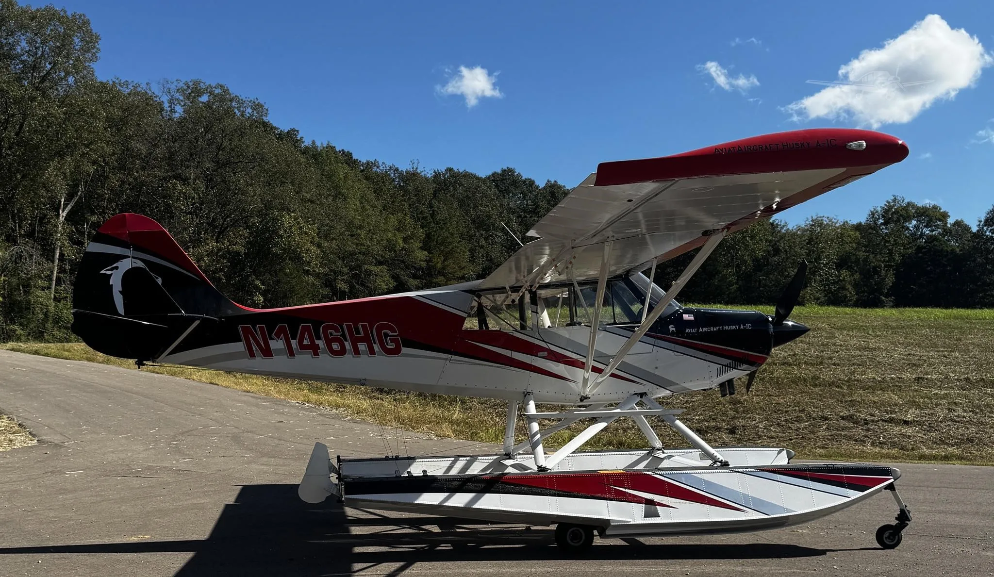 Exterior view of a 2012 AVIAT HUSKY A-1C-200, N146HG.