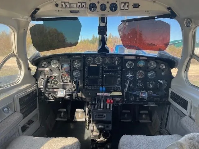Cockpit and instrument panel of a 1979 PIPER NAVAJO CHIEFTAIN.
