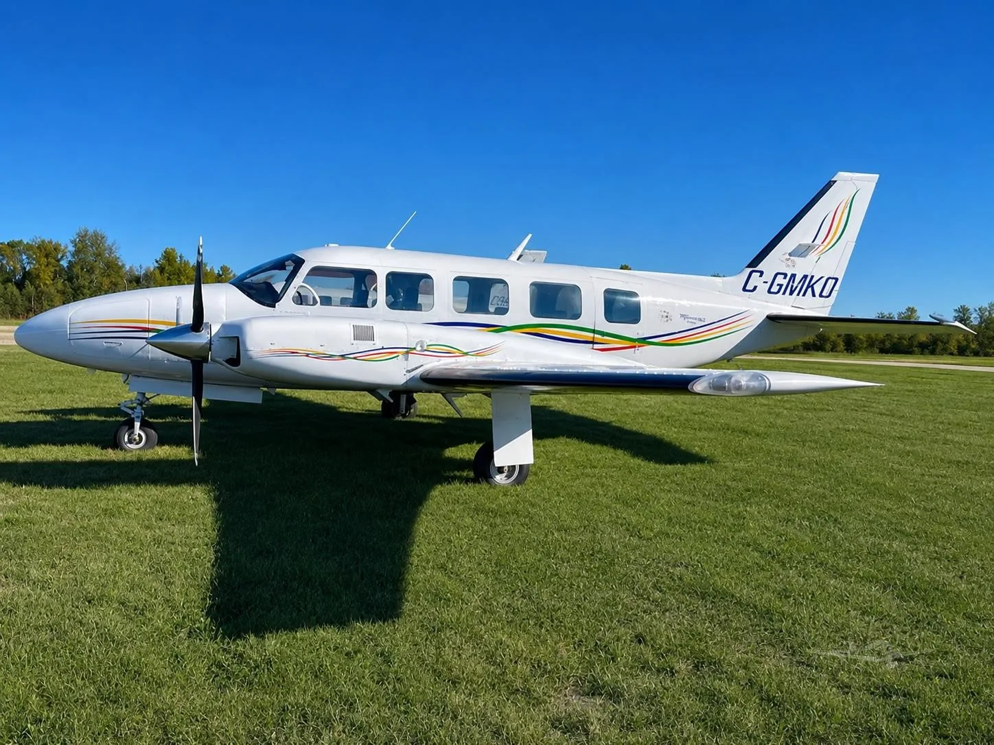 Exterior view of a 1979 PIPER NAVAJO CHIEFTAIN, C-GMKO.