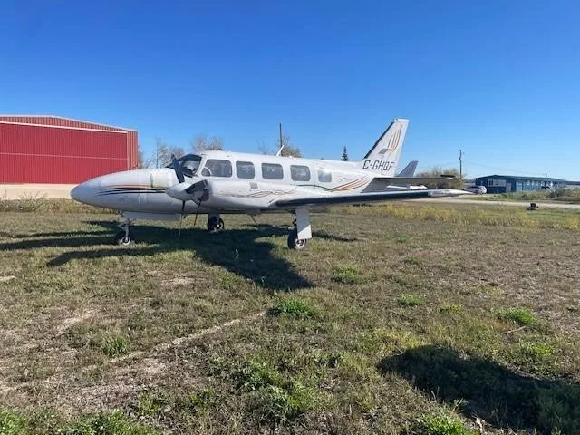 Exterior view of a 1980 PIPER NAVAJO CHIEFTAIN, C-GHQF.