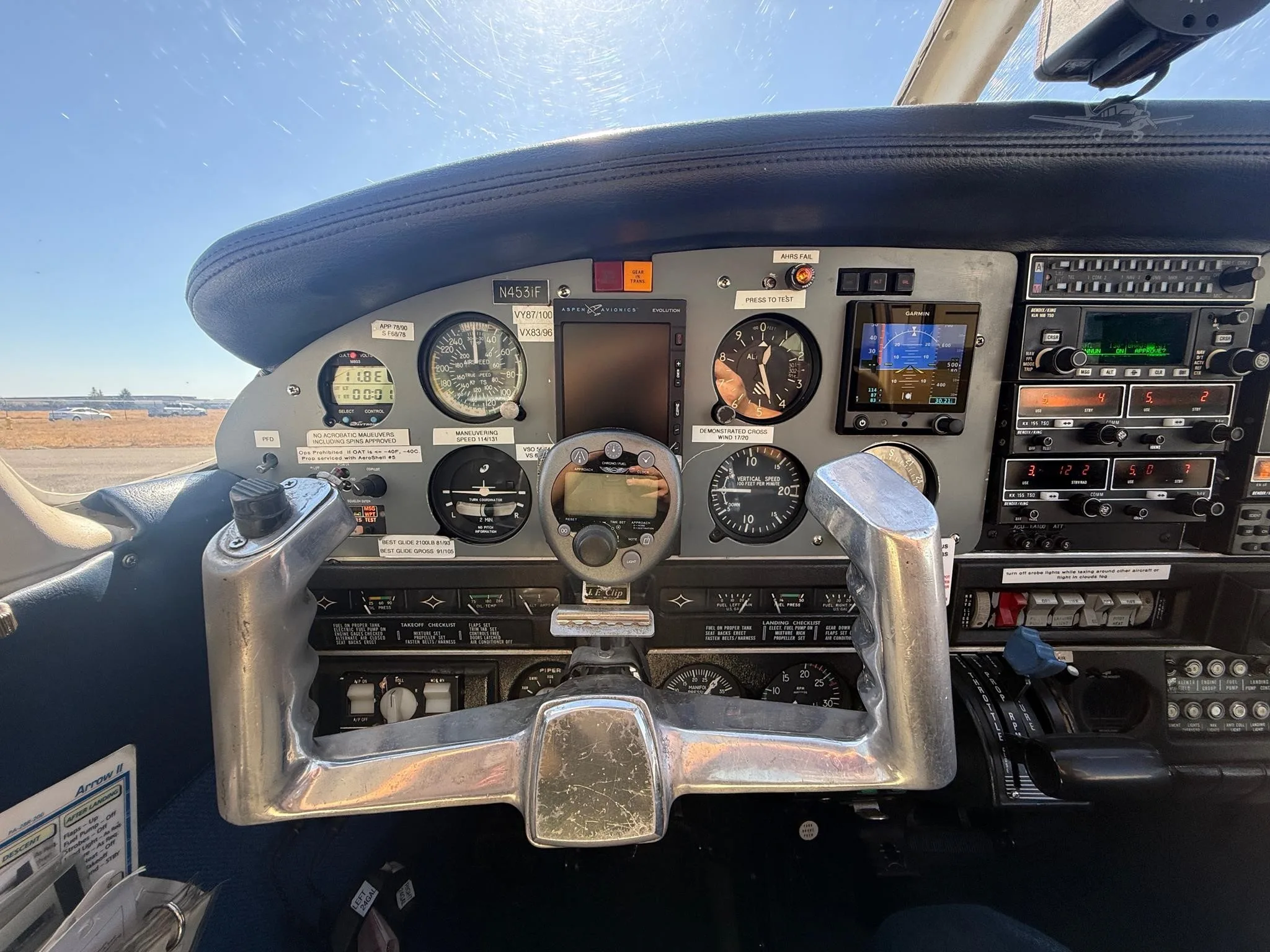 Cockpit and instrument panel of a 1976 PIPER ARROW II.