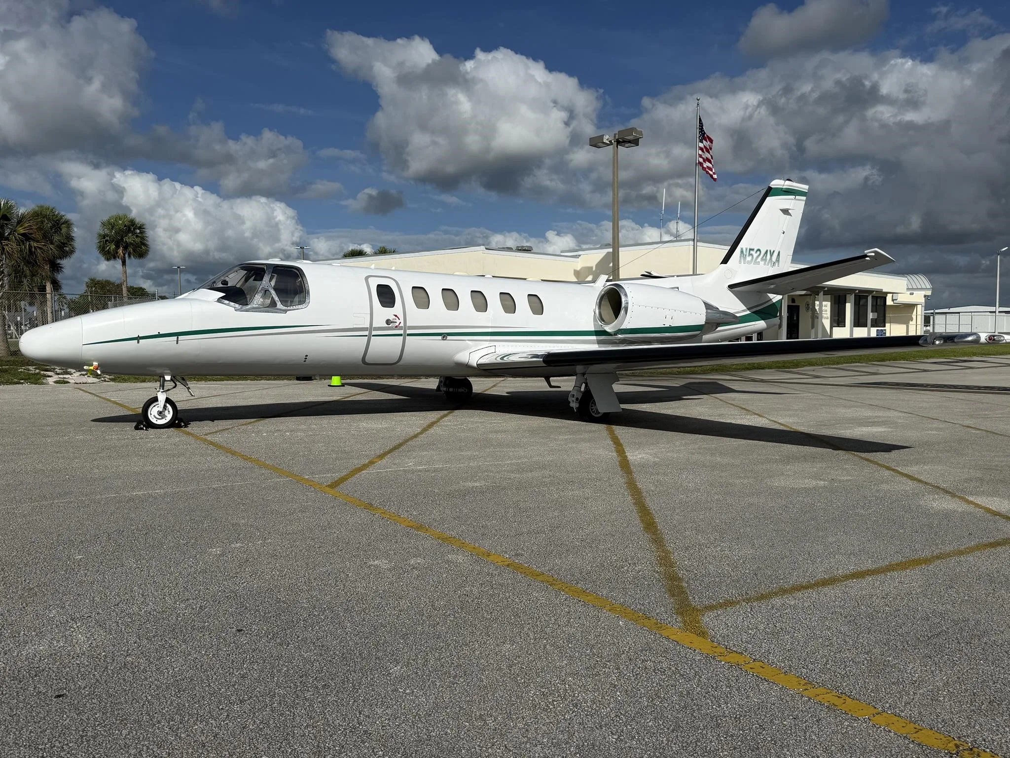 Exterior view of a 2001 CESSNA CITATION BRAVO, N524XA.