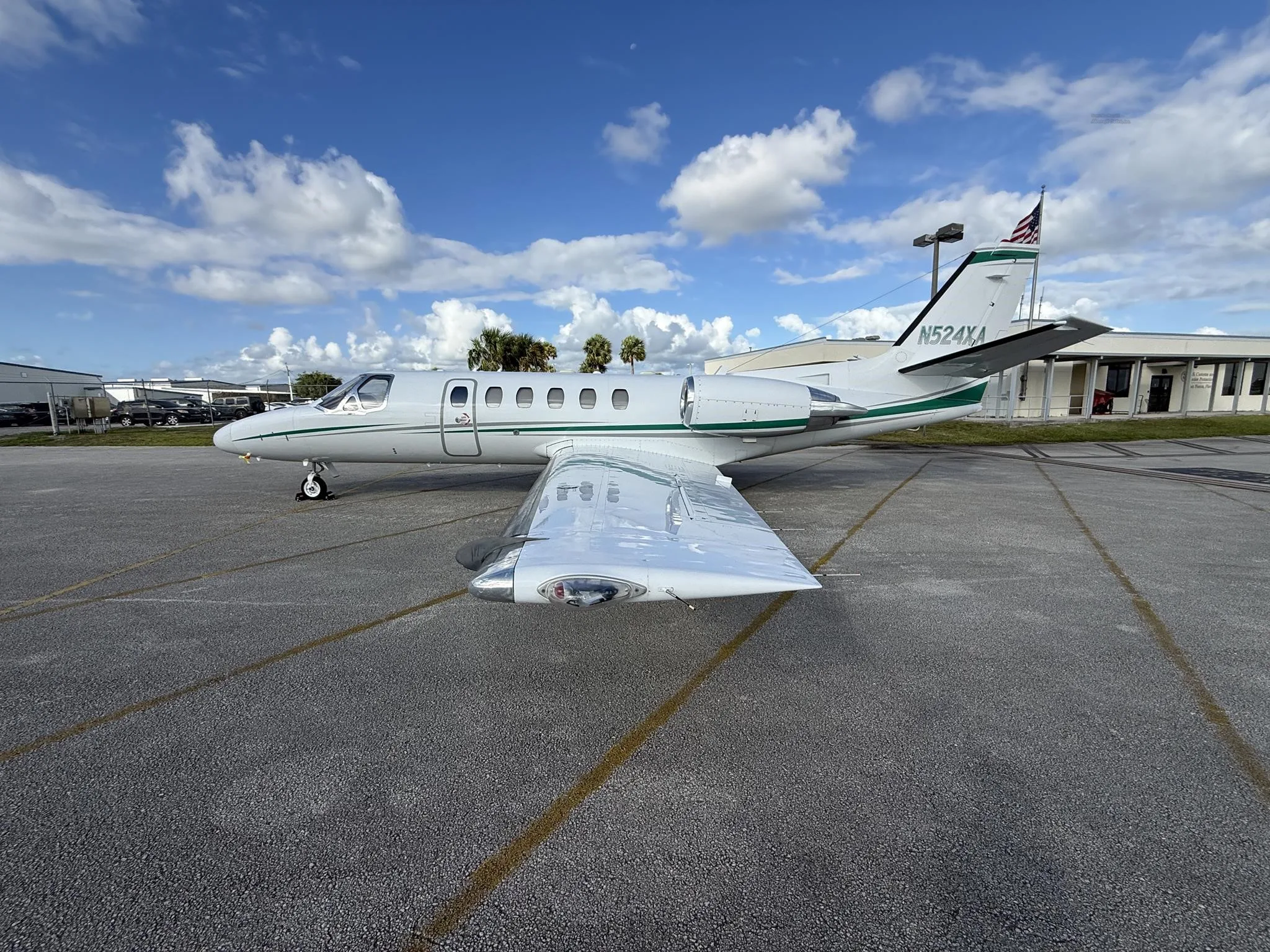 Exterior view of a 2001 CESSNA CITATION BRAVO, N524XA.