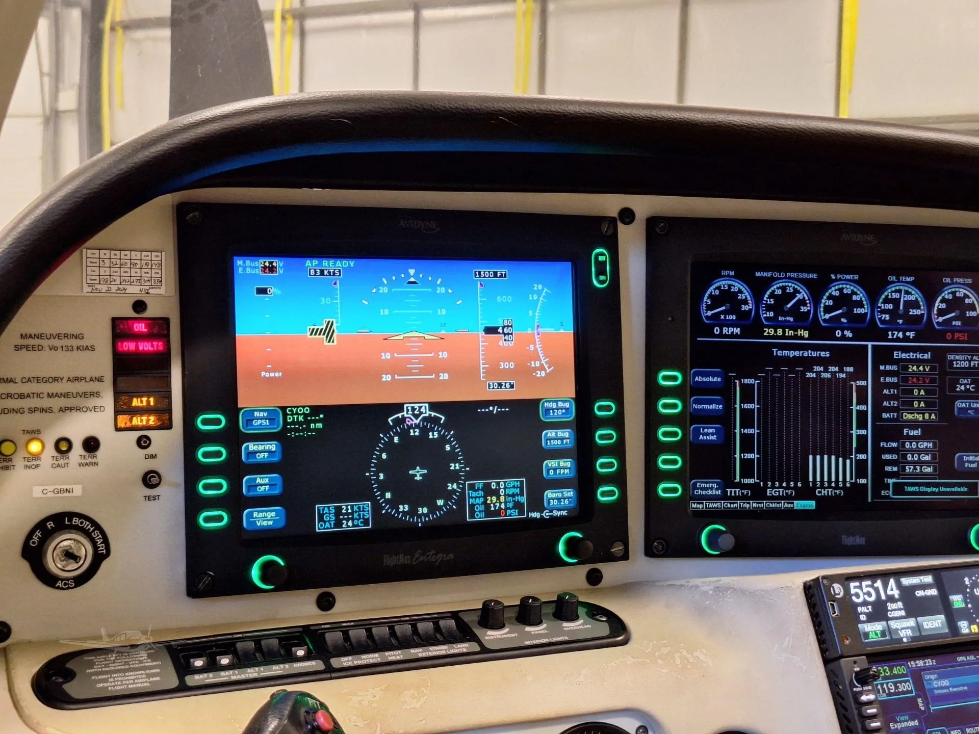 Cockpit and instrument panel of a 2007 CIRRUS SR22-G3 TURBO.