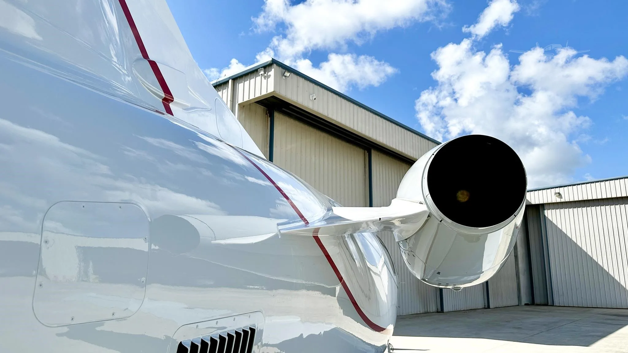 Exterior view of a 2009 EMBRAER PHENOM 100, N701TW.