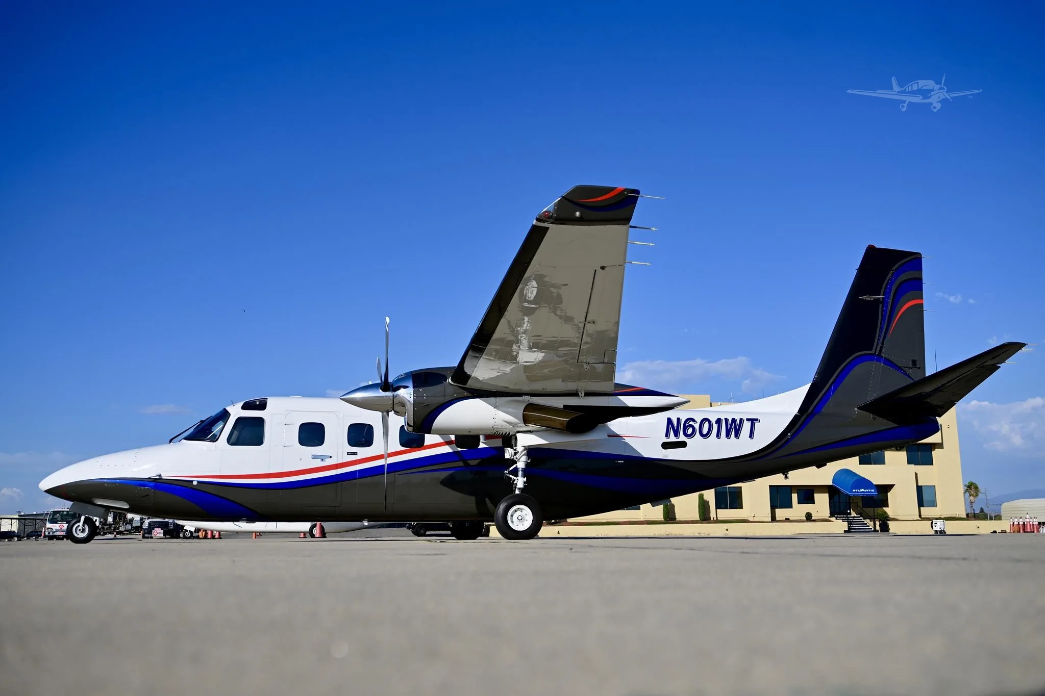 Exterior view of a 1982 COMMANDER 900, N601WT.