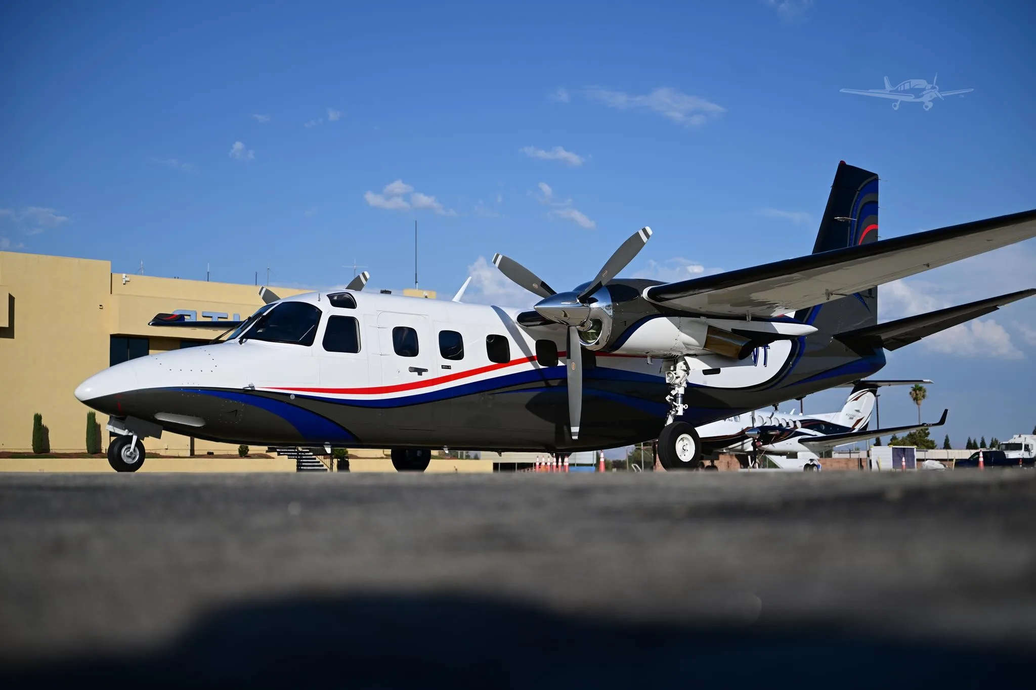 Exterior view of a 1982 COMMANDER 900, N601WT.
