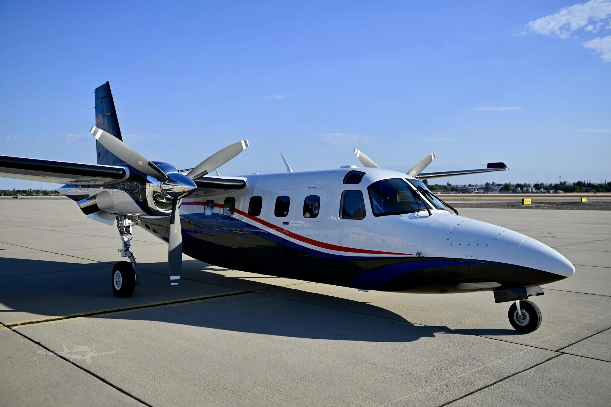 Exterior view of a 1982 COMMANDER 900, N601WT.