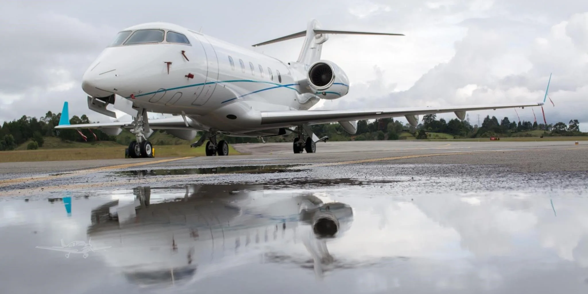 Exterior view of a 2012 BOMBARDIER CHALLENGER 300, HK-5345.