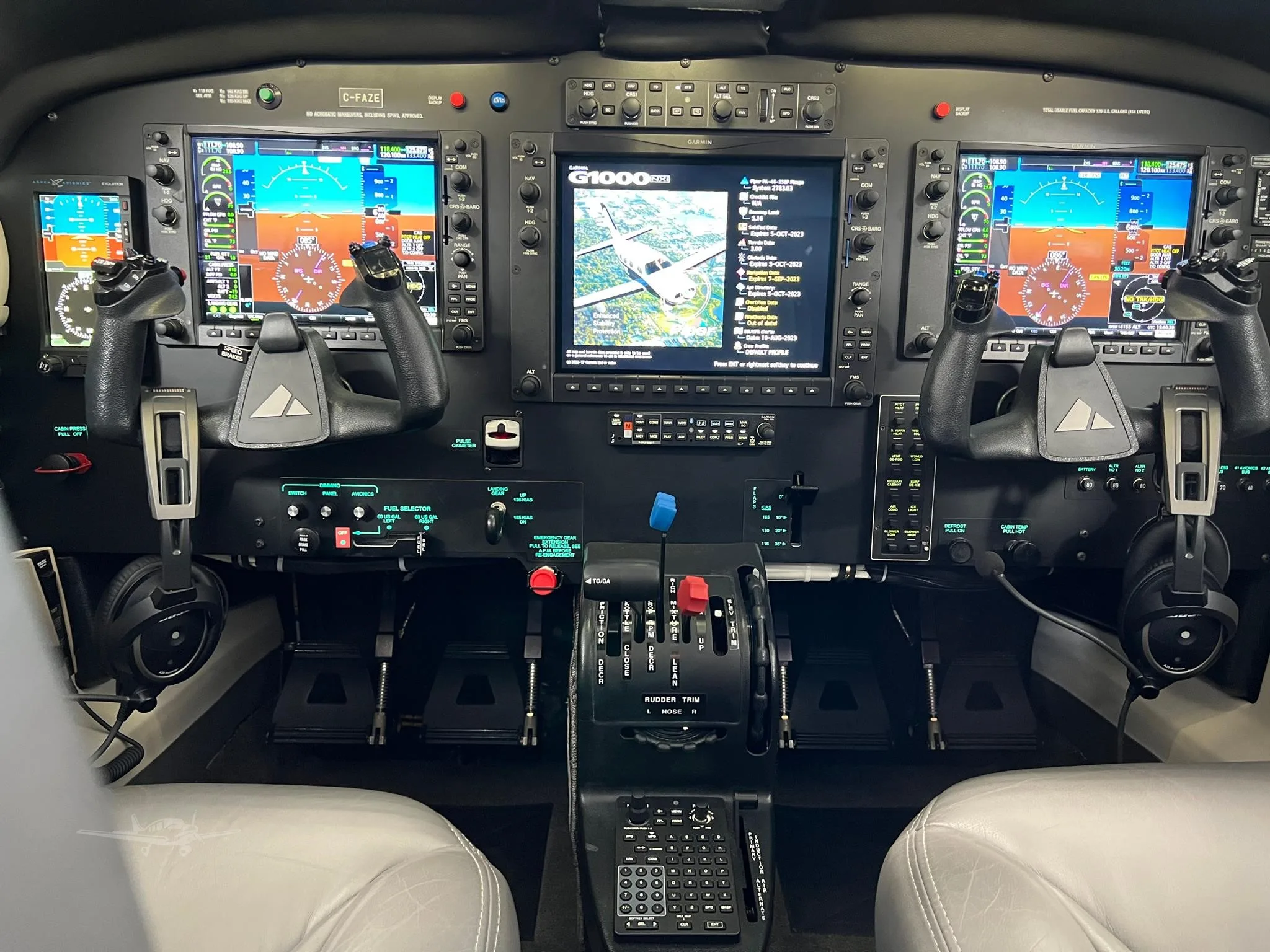 Cockpit and instrument panel of a 2020 PIPER M350.