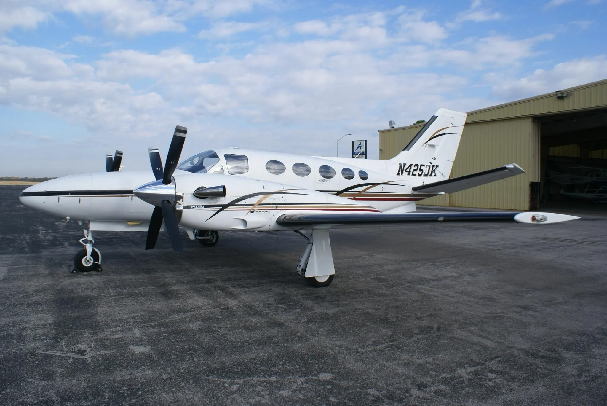 Exterior view of a 1981 CESSNA CONQUEST I, N425DK.