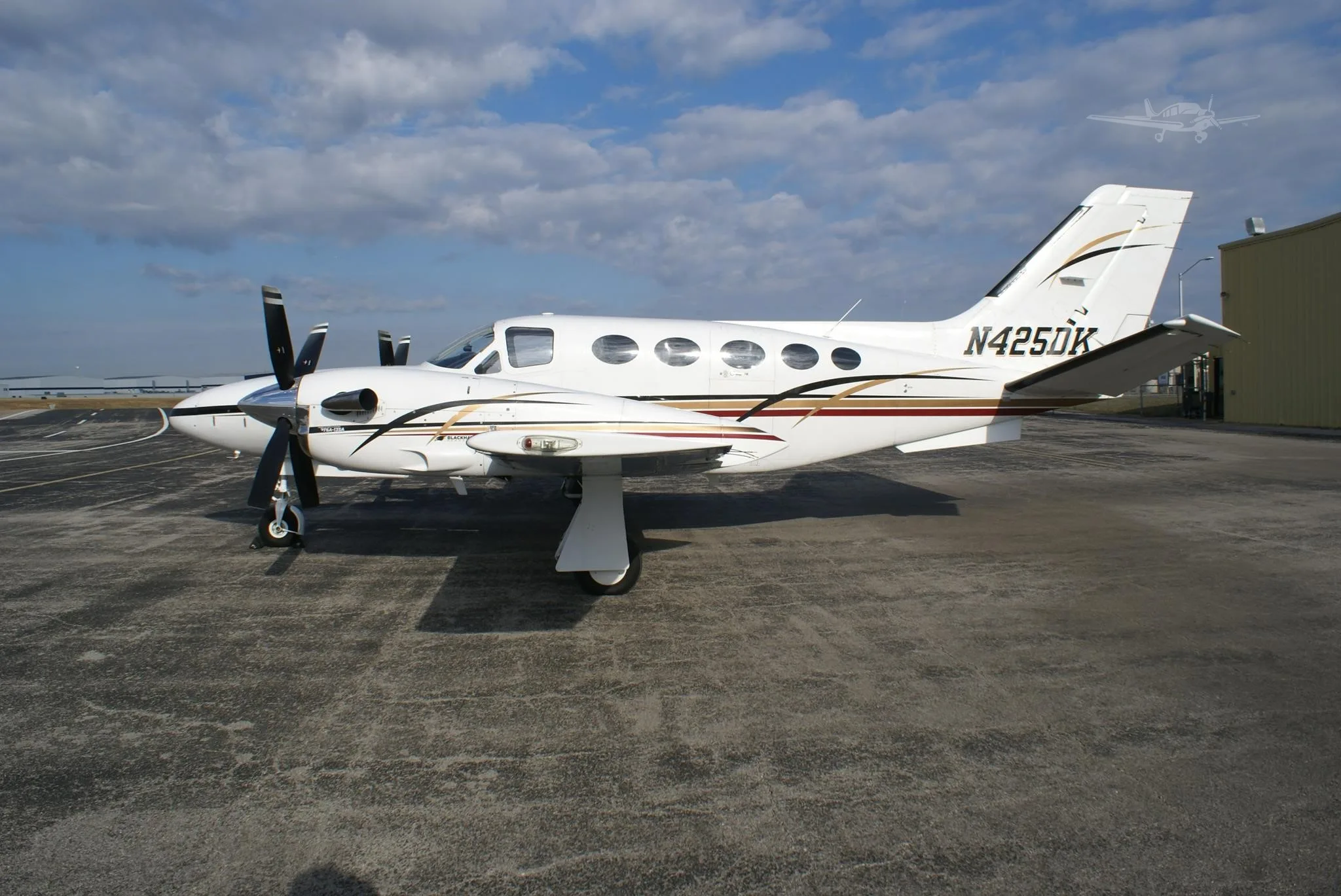Exterior view of a 1981 CESSNA CONQUEST I, N425DK.