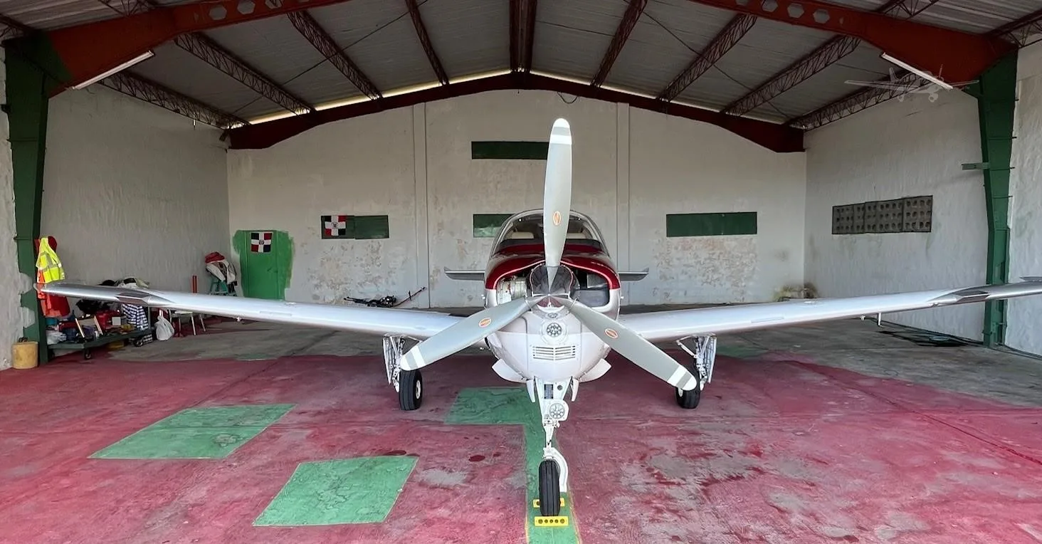 Exterior view of a 2007 BEECHCRAFT G36 BONANZA.