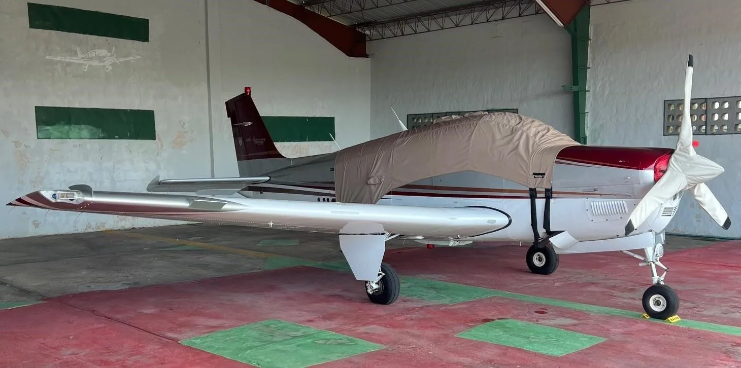 Exterior view of a 2007 BEECHCRAFT G36 BONANZA.