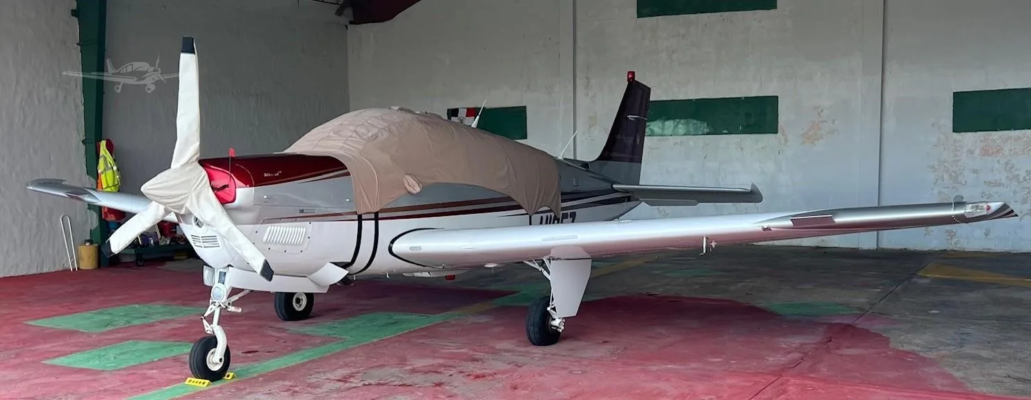 Exterior view of a 2007 BEECHCRAFT G36 BONANZA.