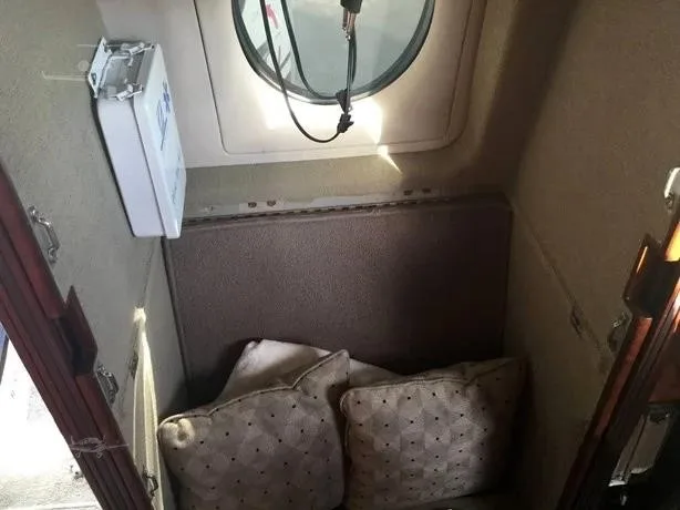 Cabin interior of a 1988 BEECHCRAFT BEECHJET 400.