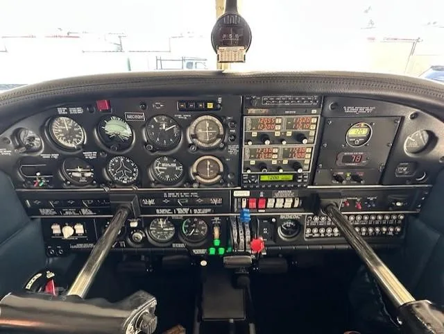 Cockpit and instrument panel of a 1978 PIPER TURBO ARROW III.
