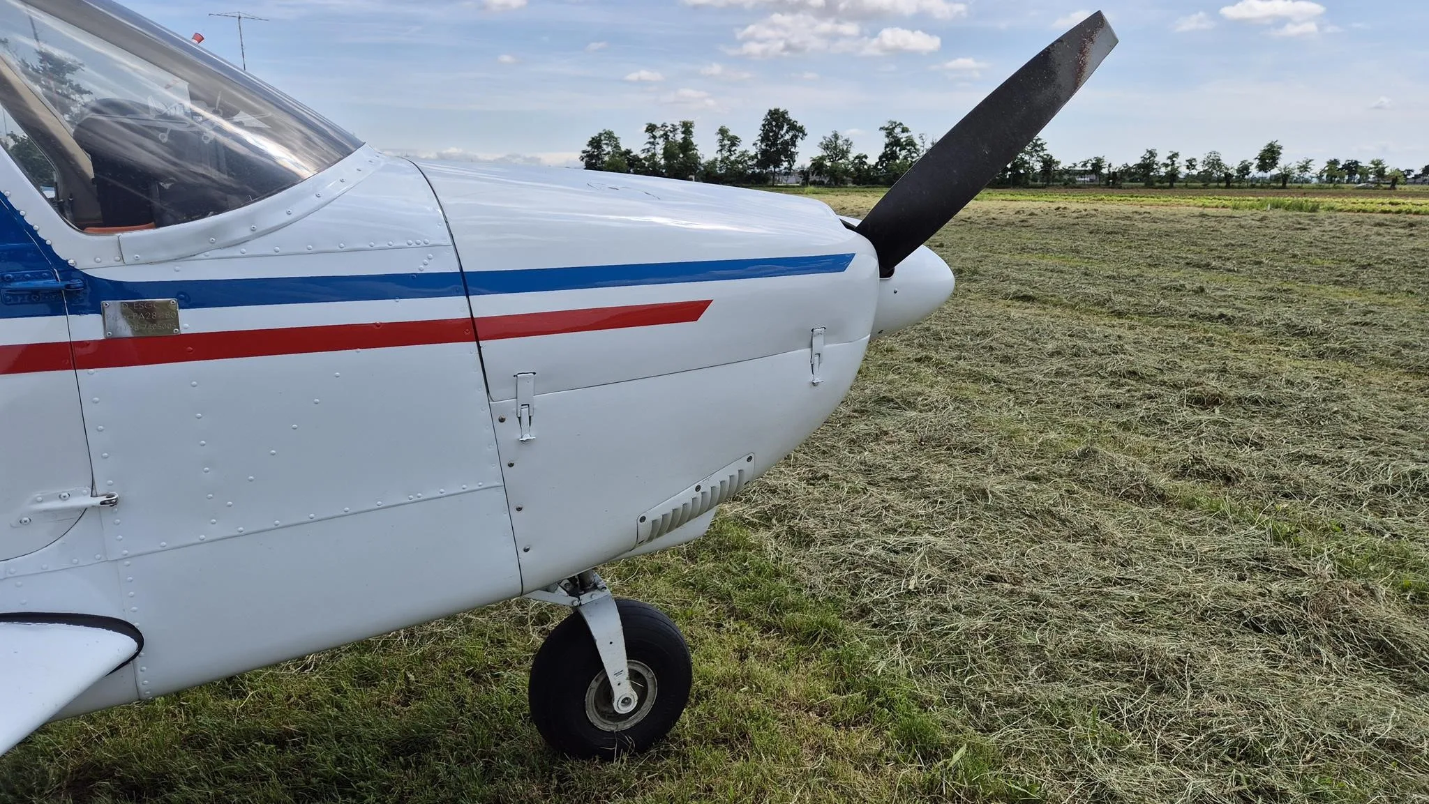 Exterior view of a 1974 PIPER CHEROKEE 180, D-ESGC.