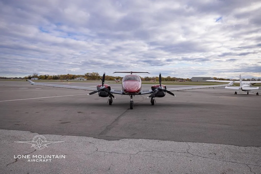Exterior view of a 2021 DIAMOND DA62, C-FCRQ.