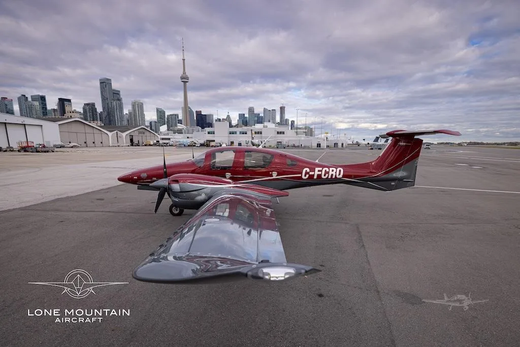 Exterior view of a 2021 DIAMOND DA62, C-FCRQ.
