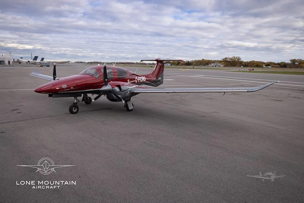 Exterior view of a 2021 DIAMOND DA62, C-FCRQ.