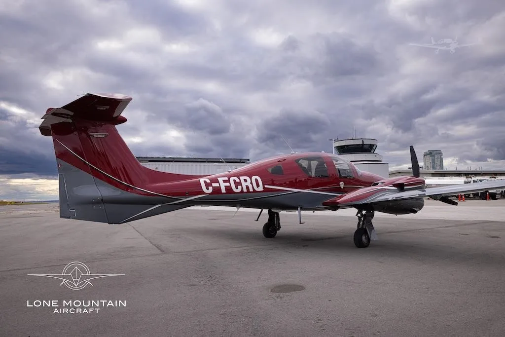 Exterior view of a 2021 DIAMOND DA62, C-FCRQ.
