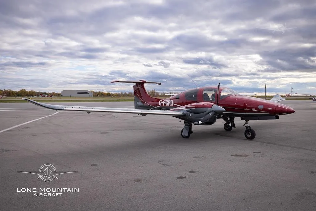 Exterior view of a 2021 DIAMOND DA62, C-FCRQ.