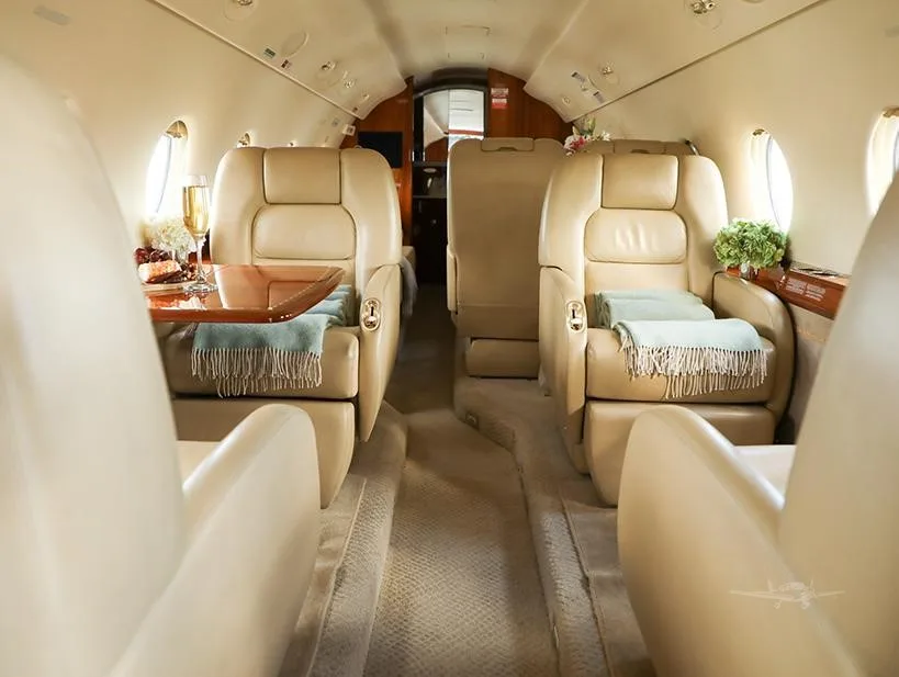Cabin interior of a 2009 GULFSTREAM G200.