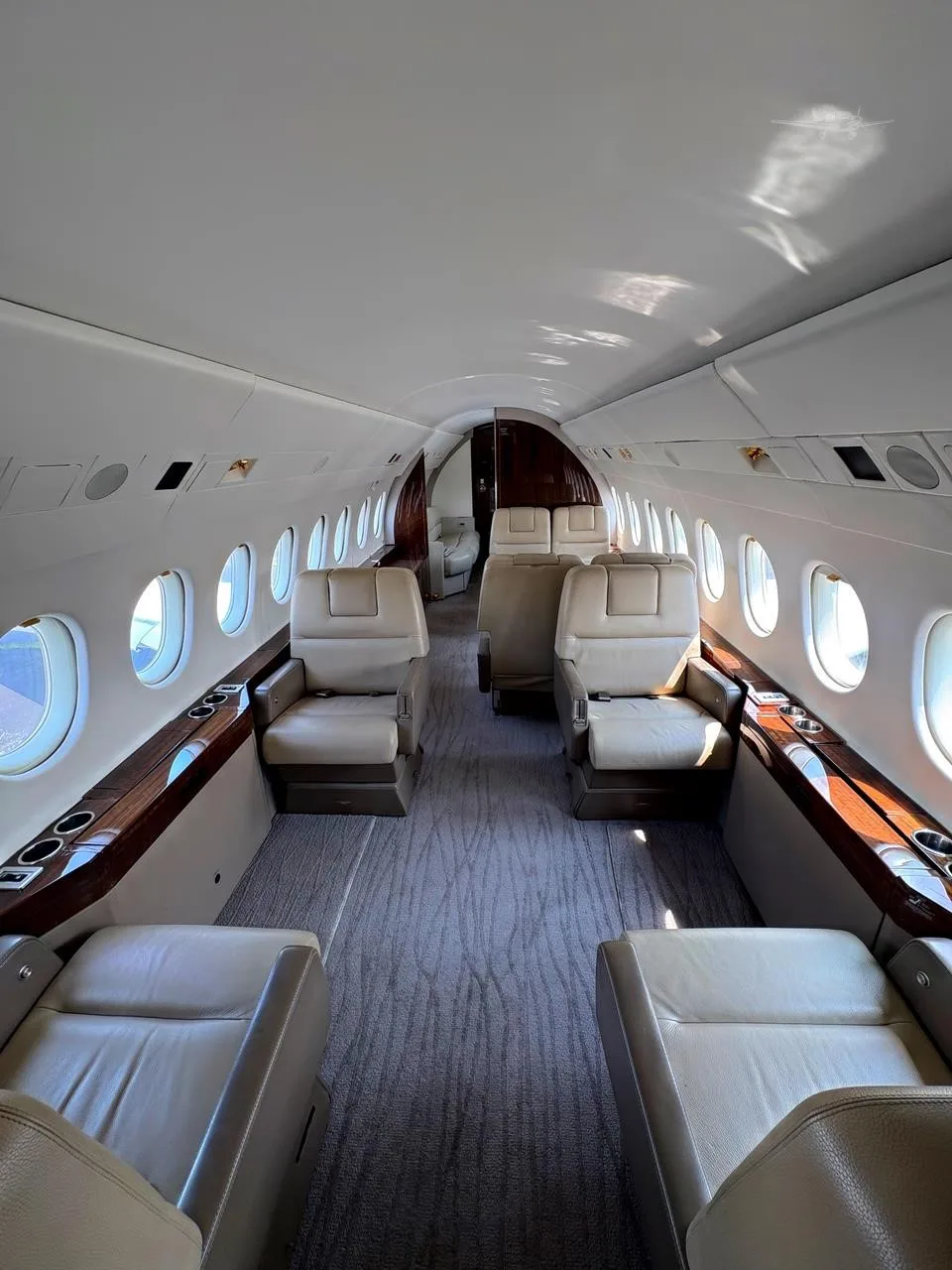 Cabin interior of a 1991 DASSAULT FALCON 900B.
