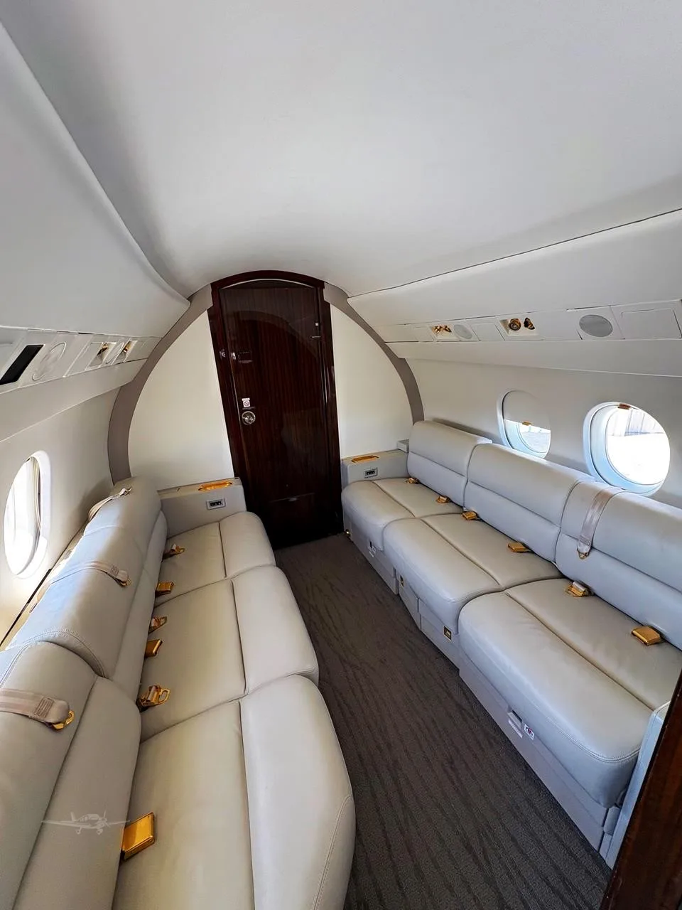 Cabin interior of a 1991 DASSAULT FALCON 900B.