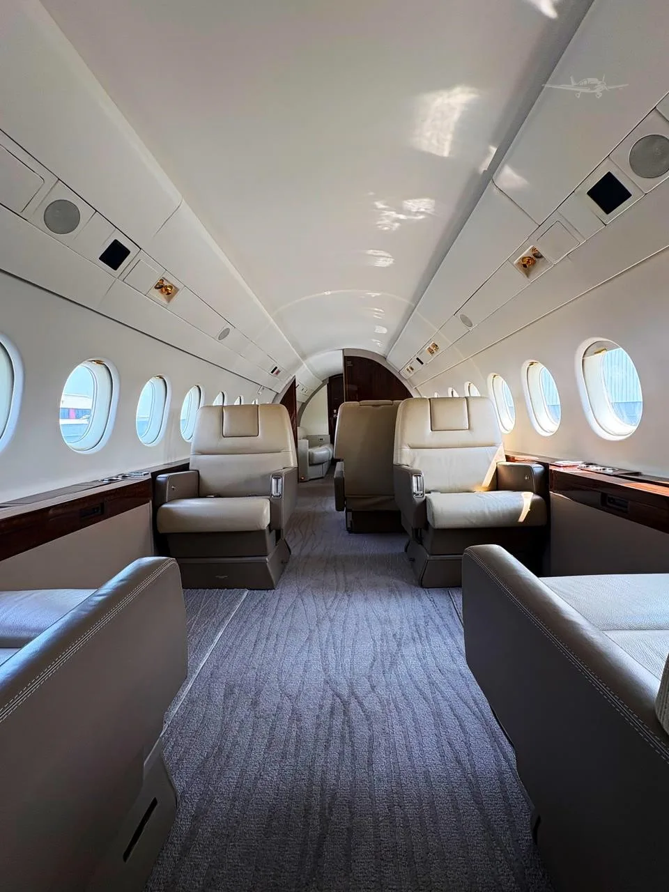Cabin interior of a 1991 DASSAULT FALCON 900B.
