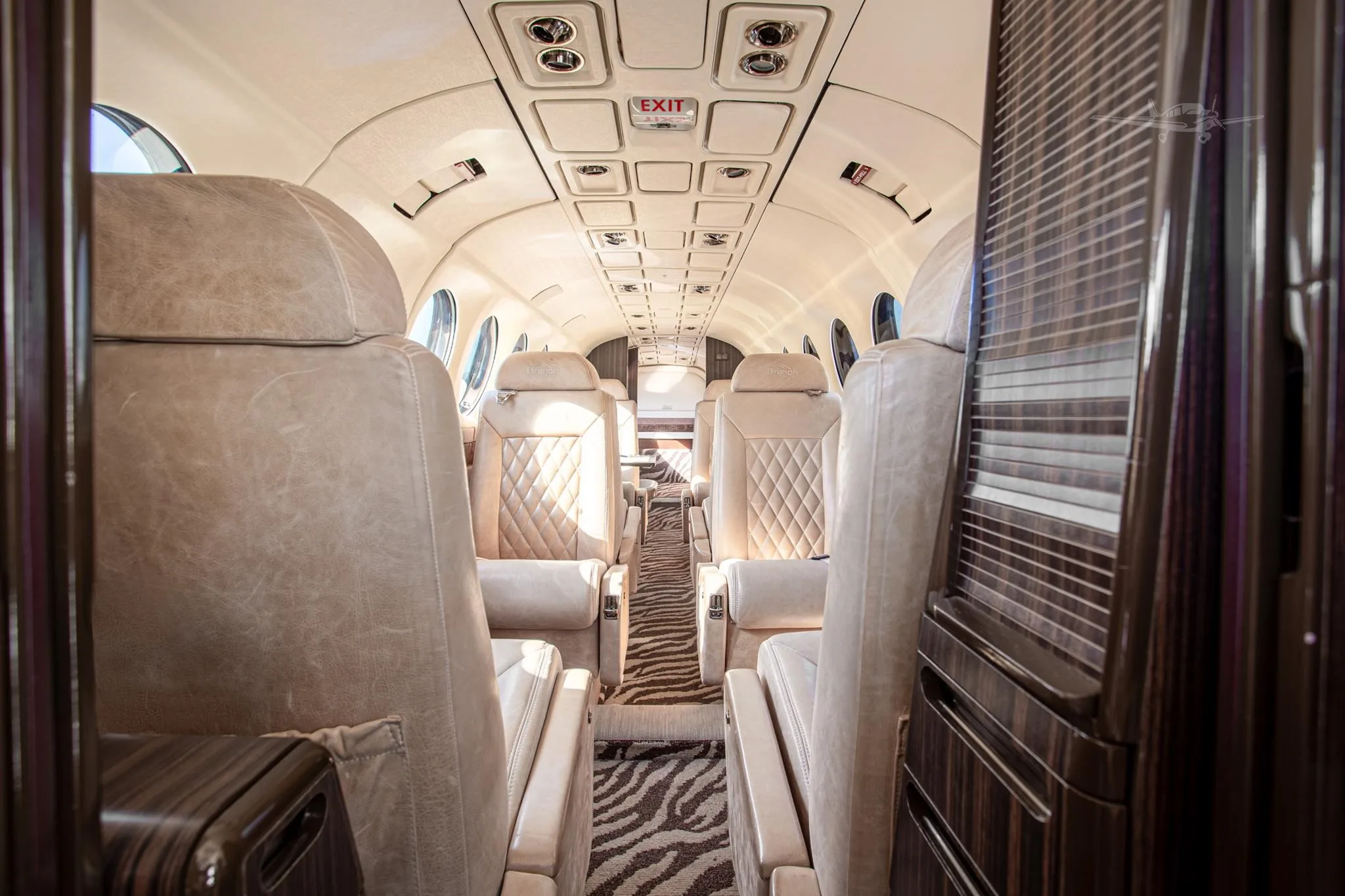 Cabin interior of a 1998 BEECHCRAFT KING AIR 350.