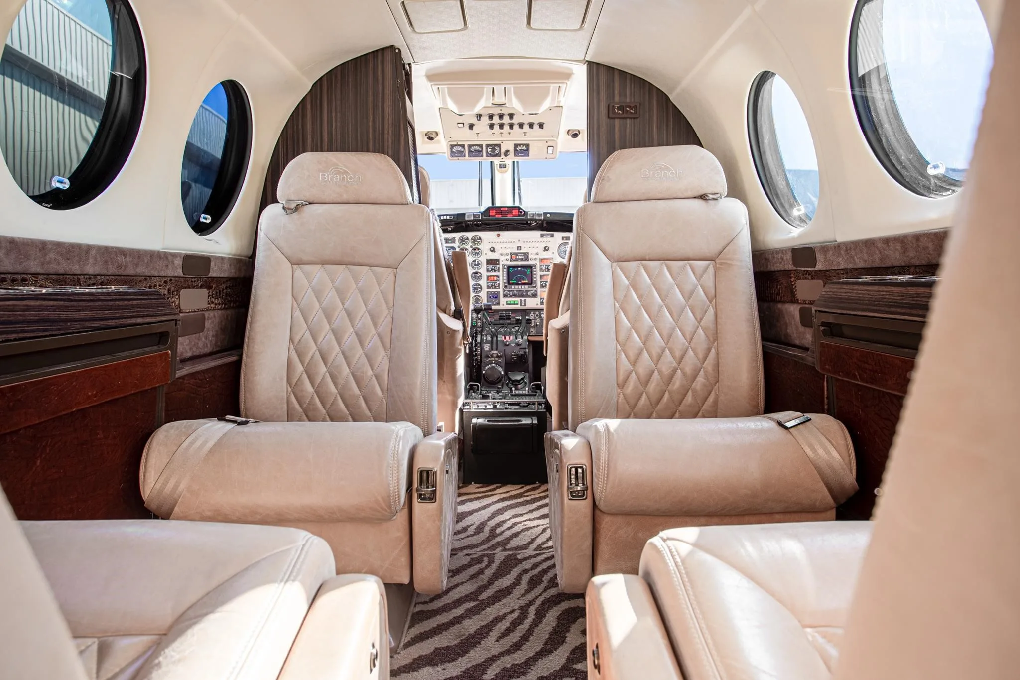 Cabin interior of a 1998 BEECHCRAFT KING AIR 350.