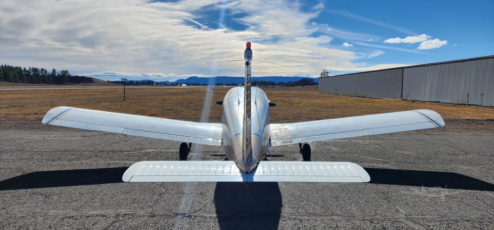 Exterior view of a 1968 PIPER CHEROKEE 180.