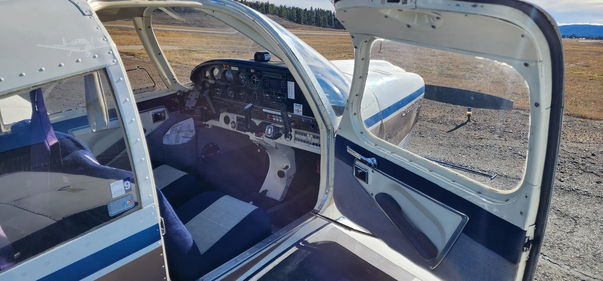 Cockpit and instrument panel of a 1968 PIPER CHEROKEE 180.