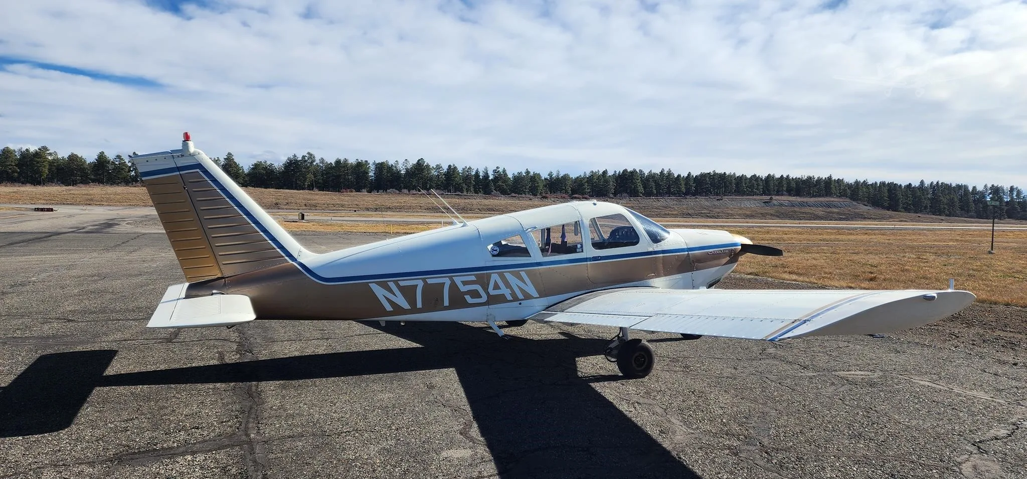 Exterior view of a 1968 PIPER CHEROKEE 180.