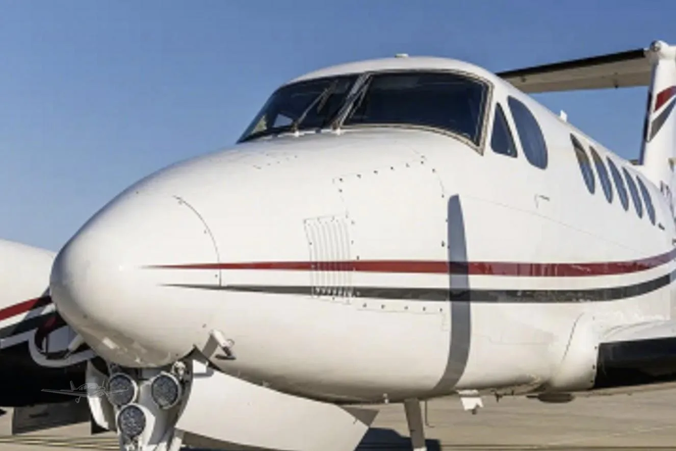 Exterior view of a 1977 BEECHCRAFT KING AIR 200, N703M.