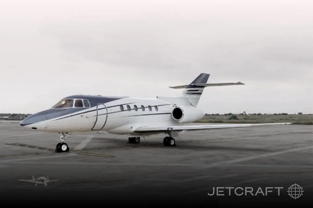 Exterior view of a 2006 HAWKER 800XP, VT-POP.