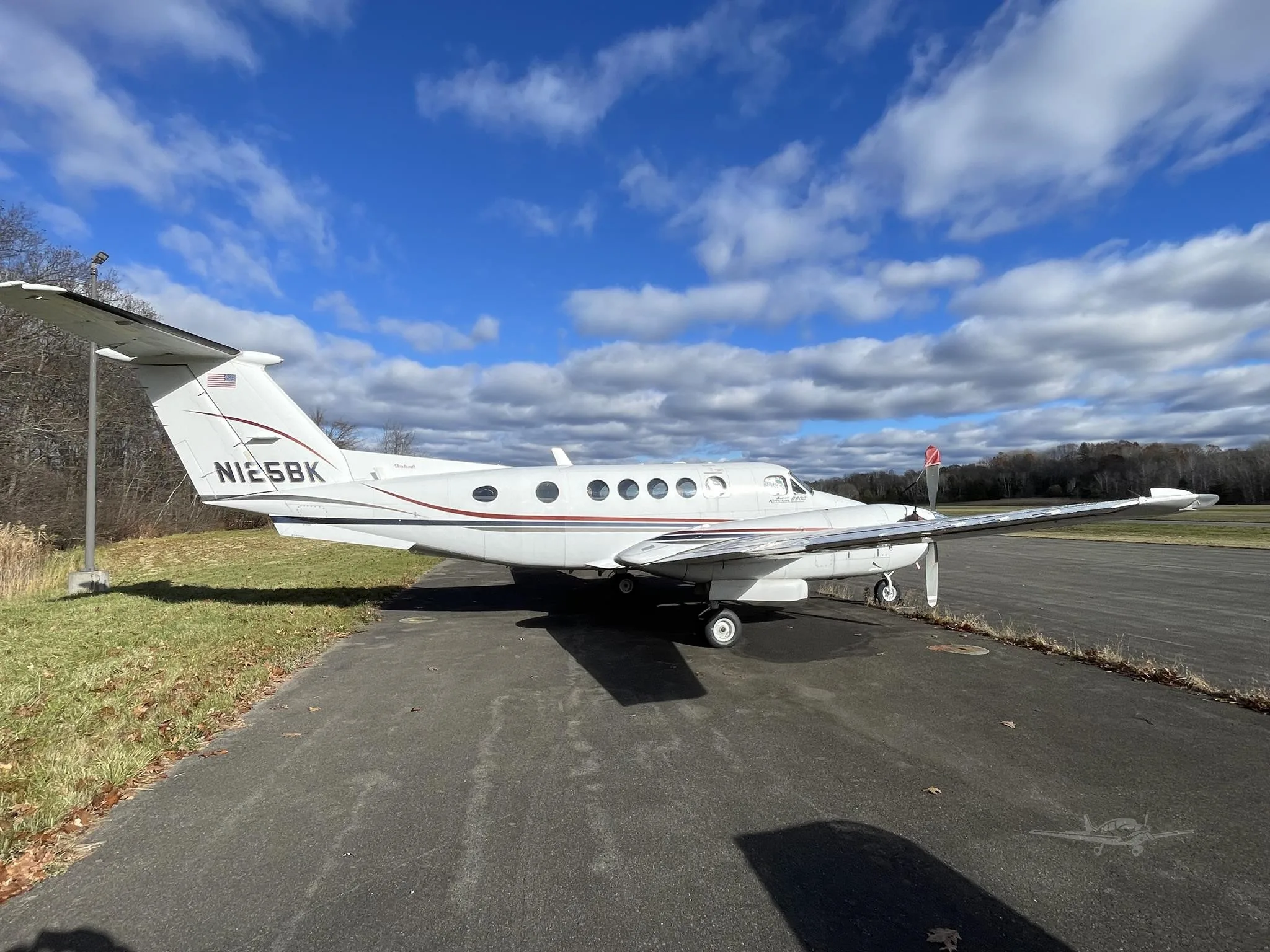Exterior view of a 1982 BEECHCRAFT KING AIR B200, N125BK.