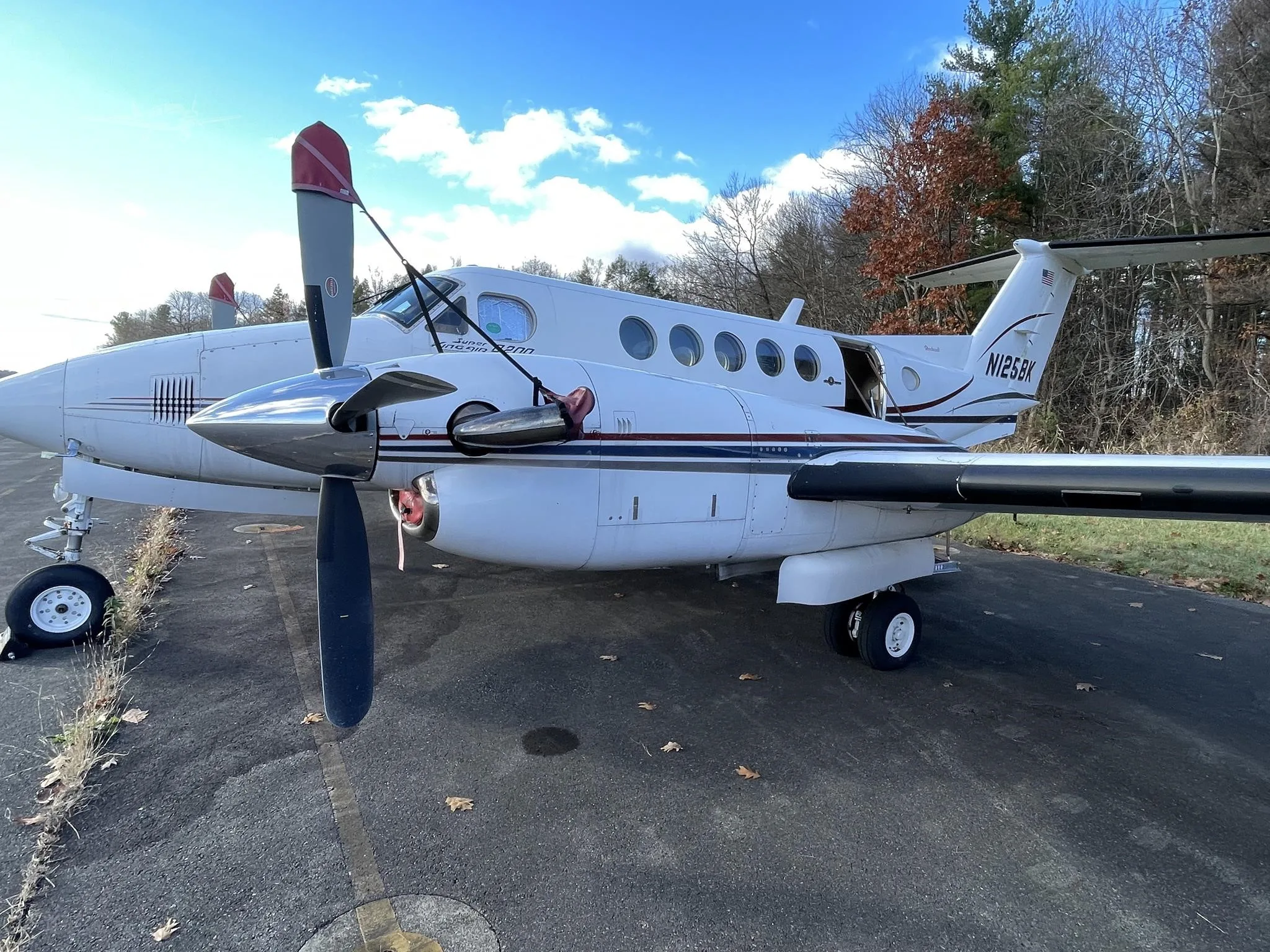 Exterior view of a 1982 BEECHCRAFT KING AIR B200, N125BK.