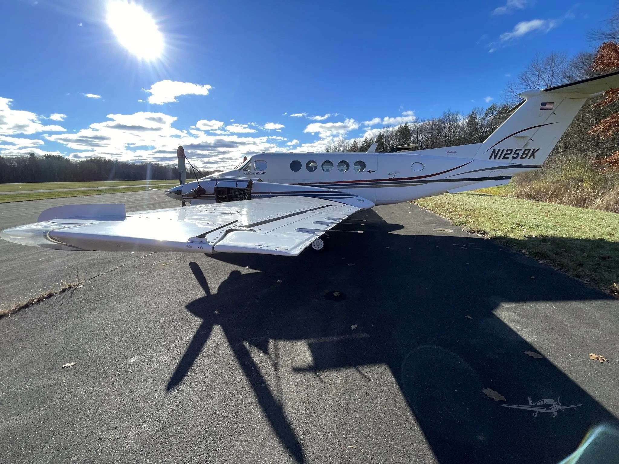 Exterior view of a 1982 BEECHCRAFT KING AIR B200, N125BK.