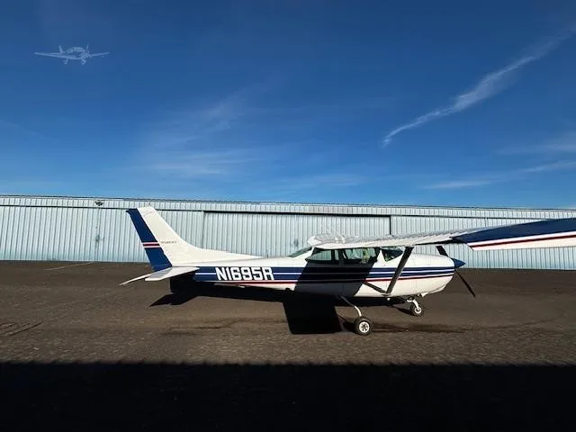 Exterior view of a 1978 CESSNA R182RG SKYLANE, N1695R.