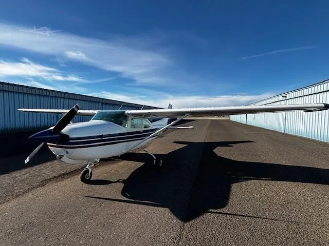 Exterior view of a 1978 CESSNA R182RG SKYLANE, N1695R.