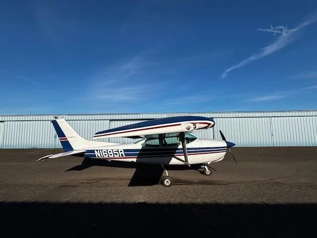 Exterior view of a 1978 CESSNA R182RG SKYLANE, N1695R.
