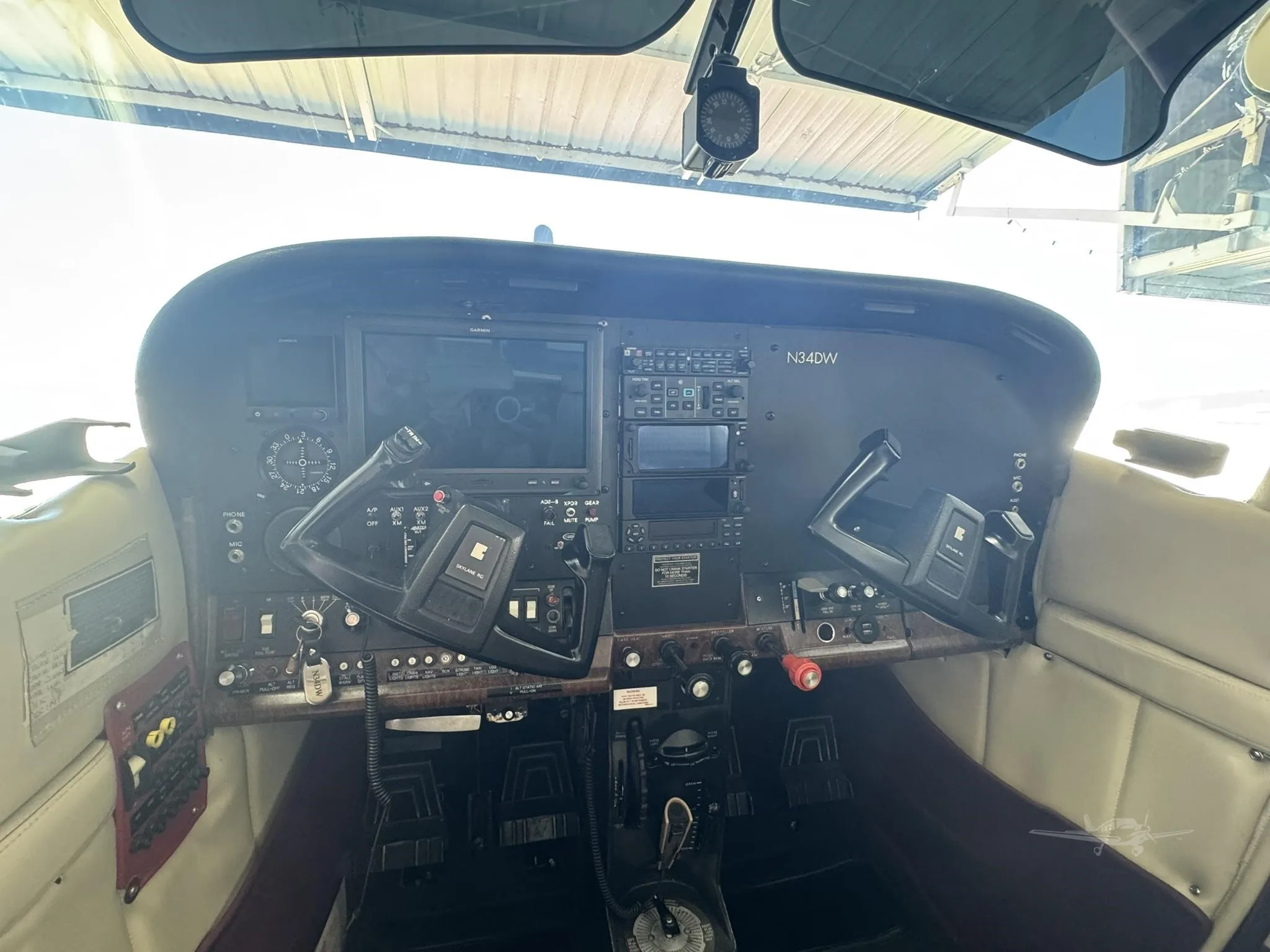 Cockpit and instrument panel of a 1980 CESSNA R182RG SKYLANE.