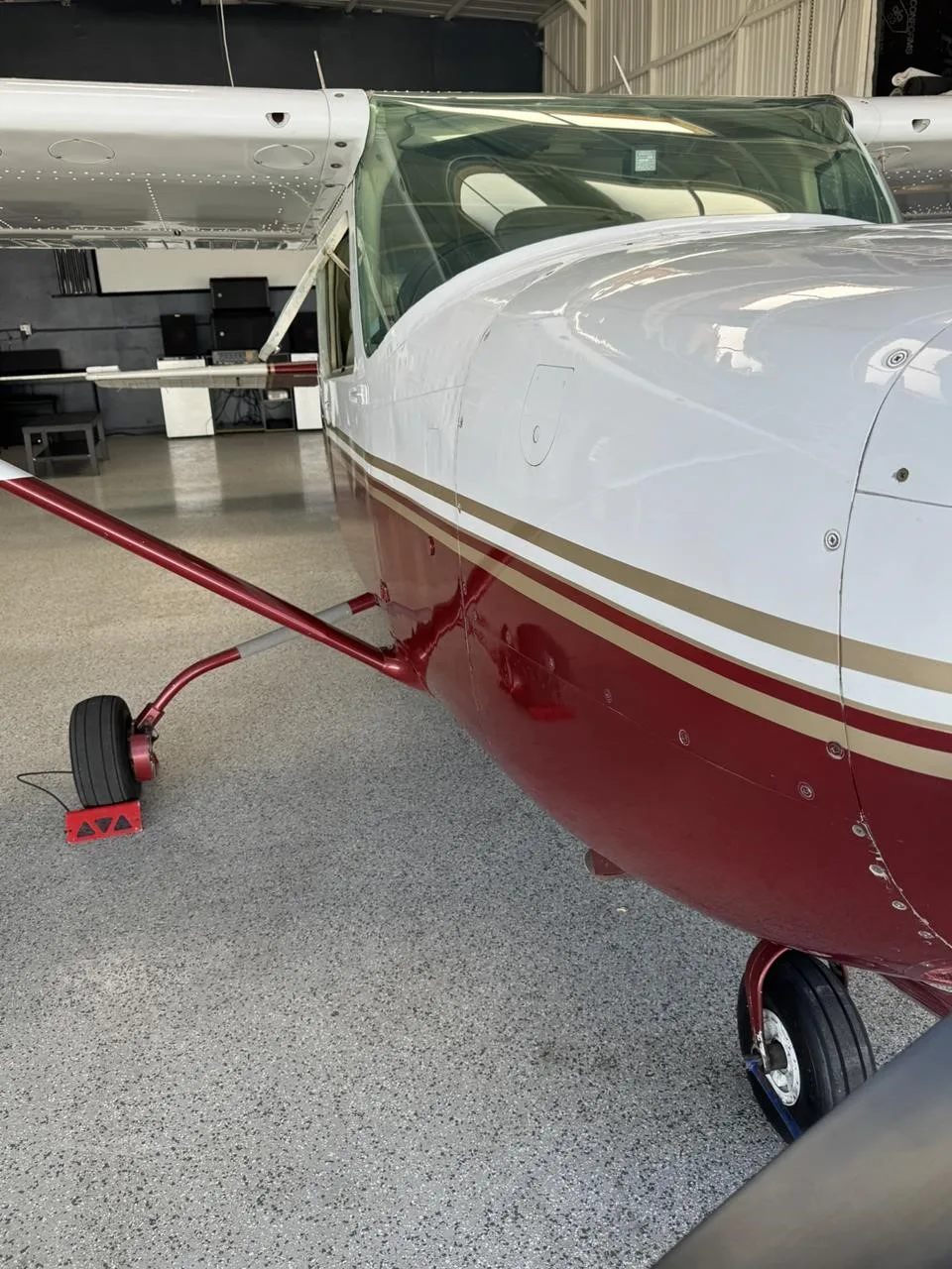 Exterior view of a 1980 CESSNA R182RG SKYLANE, N34DW.
